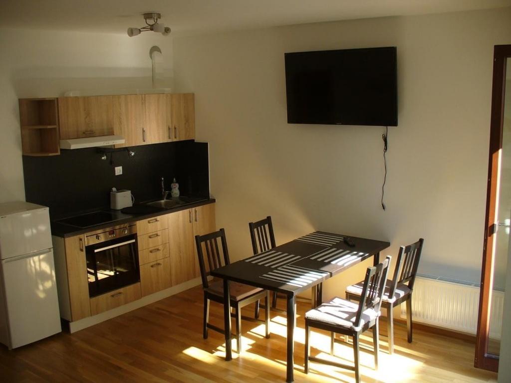 Garden Apartment With Garage In Central Praha Eksteriør bilde